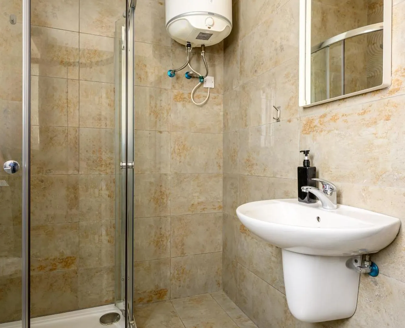 Homestay F11 Room 3, Private Room Two Single Beds Shared Bathroom In Shared Flat Msida