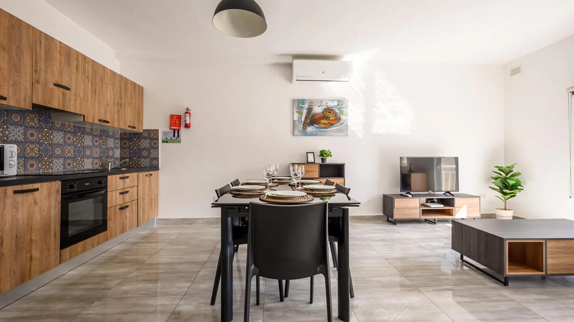 F11 Room 3, Private Room Two Single Beds Shared Bathroom In Shared Flat Msida Homestay