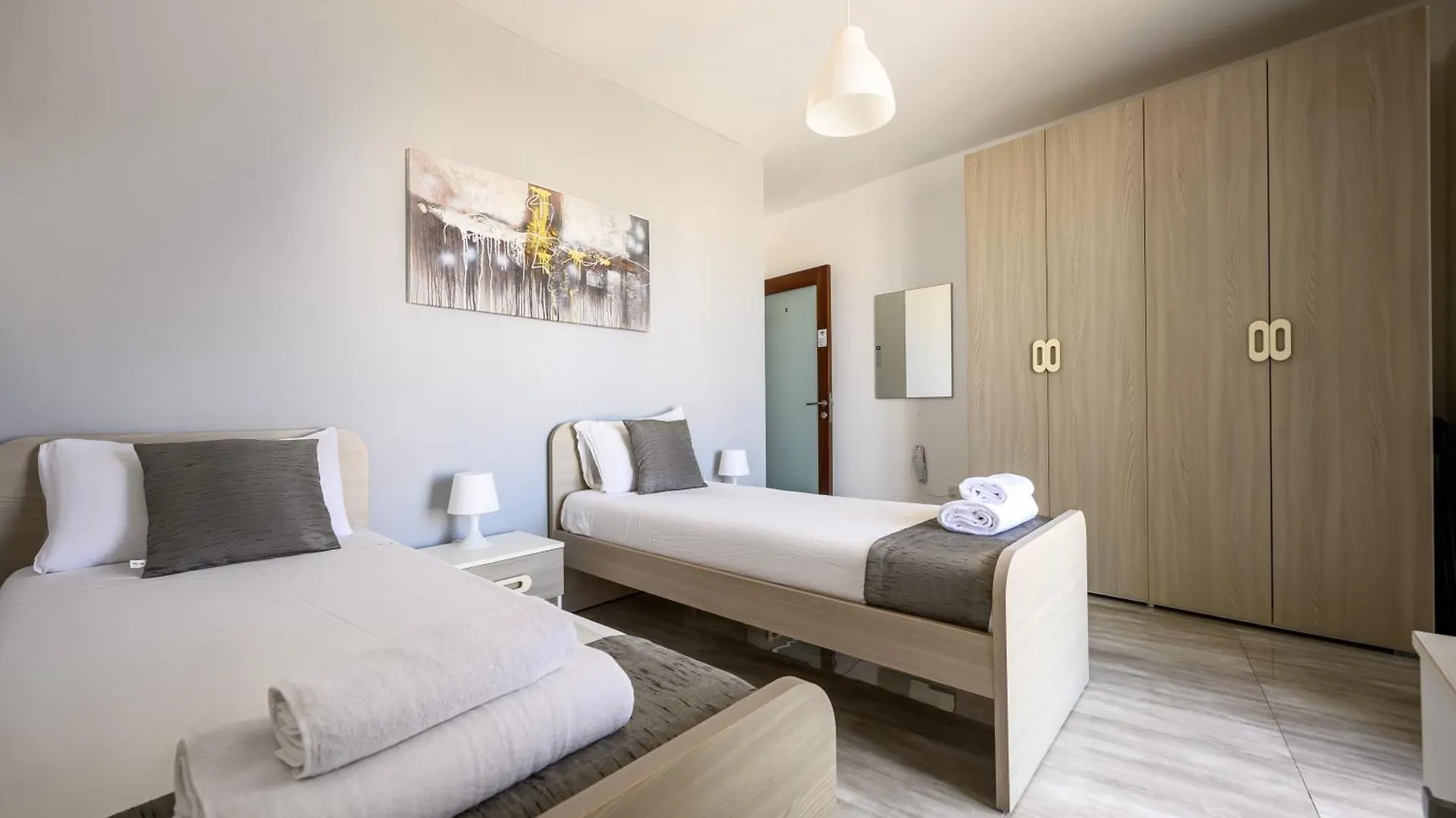 F11 Room 3, Private Room Two Single Beds Shared Bathroom In Shared Flat Msida